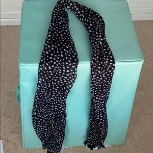 White heart scarf